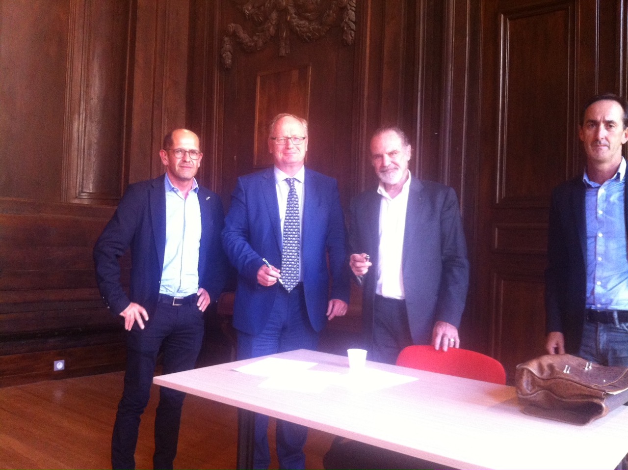 Thierry Merlier (co-tuteur ROLL), Gilles de Bailliencourt, Alain Bentolila et Jacques Bouvet lors de la signature de la convention à la DDEC de Lyon, le 28 septembre dernier