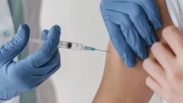 Appel à suspendre la vaccination