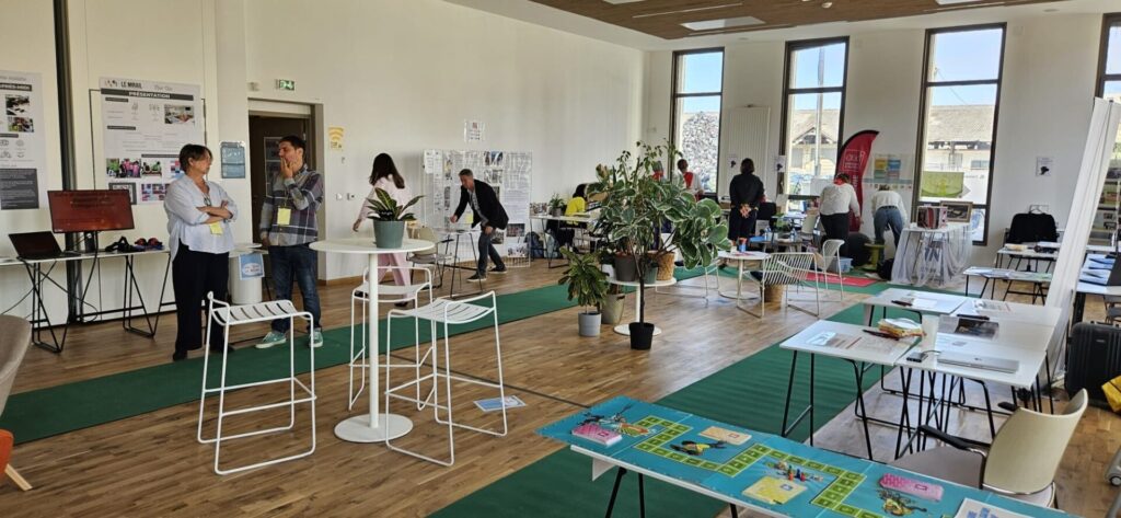 20ansEI_célébrer_bordeaux_salle_immersive Bordeaux - Reconstitution d’une salle de classe dédiée à la l’accessibilité universelle et dotée de matériel pouvant être utilisé de la maternelle à l’enseignement supérieur.