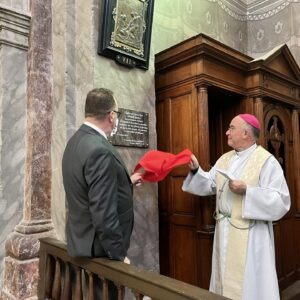 dépose stèle église à Blois