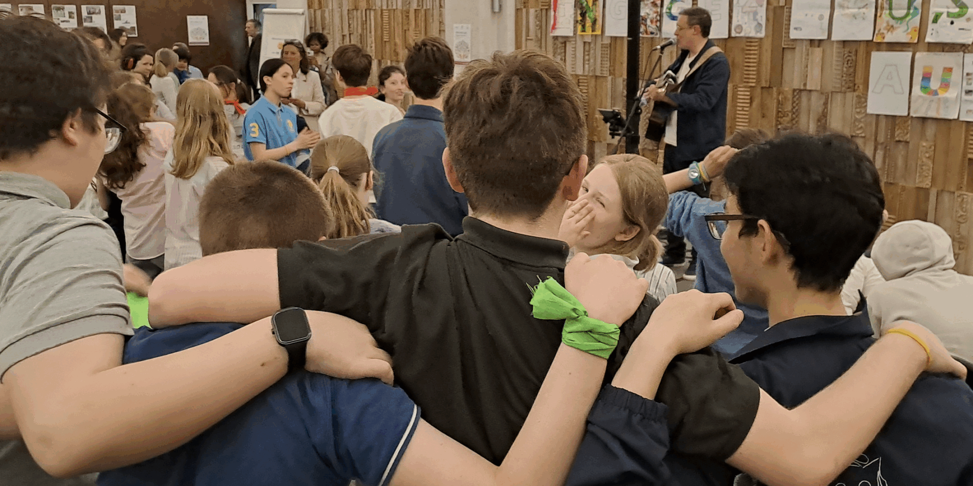 20ansEI_célébrer_paris_groupe_dos 20ansEI_célébrer_paris_groupe_dos